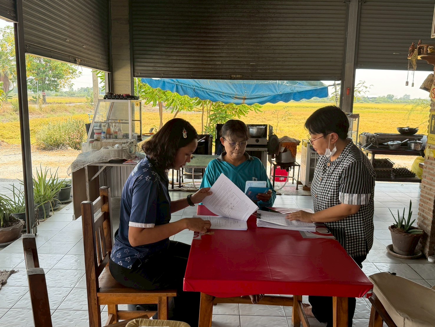 📢สพอ.เสนา🍃 : ติดตามการดำเนินงานโครงการแก้ไขปัญหาความยากจน (กขคจ.)